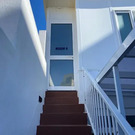 Juliet Housing 招待所 *