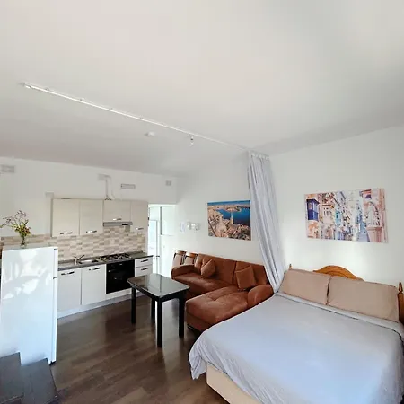 Juliet Housing Guest house *